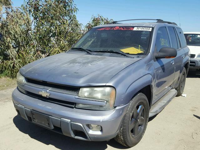 1GNDS13S722320798 - 2002 CHEVROLET TRAILBLAZE RED photo 2