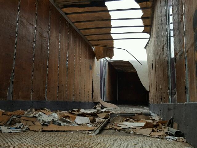 1UYVS253X4P198955 - 2004 UTILITY TRAILER WHITE photo 6