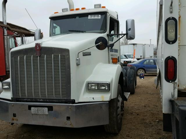 1XKDD49XX9J260981 - 2009 KENWORTH CONSTRUCTI WHITE photo 2