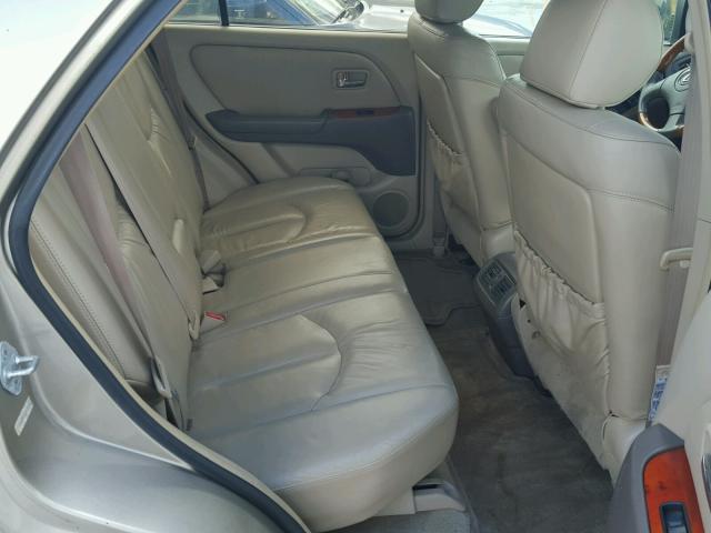 JTJGF10U420130255 - 2002 LEXUS RX 300 GOLD photo 6