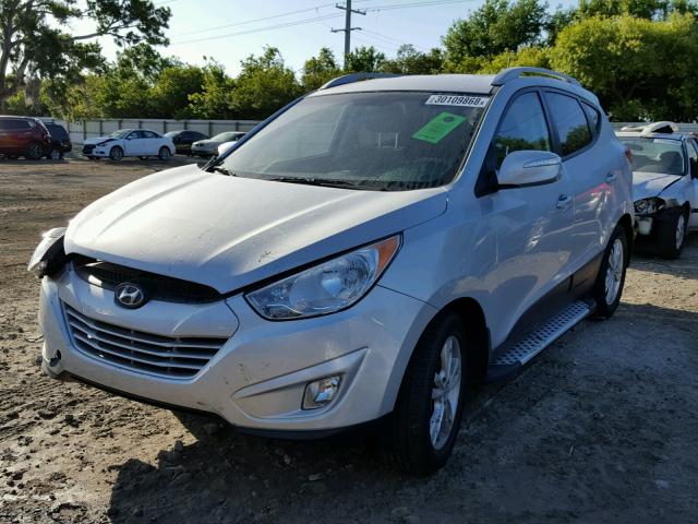 KM8JUCAC7DU576049 - 2013 HYUNDAI TUCSON GLS SILVER photo 2