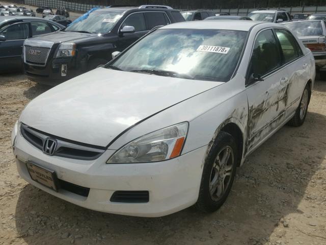 1HGCM56397A026229 - 2007 HONDA ACCORD SE WHITE photo 2