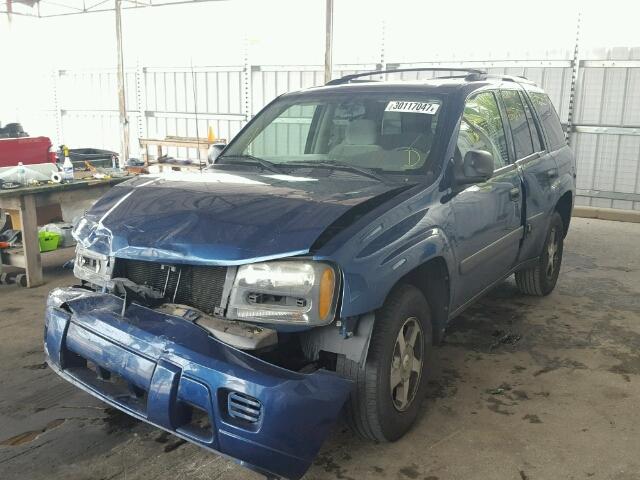 1GNDT13S152355001 - 2005 CHEVROLET TRAILBLAZE BLUE photo 2