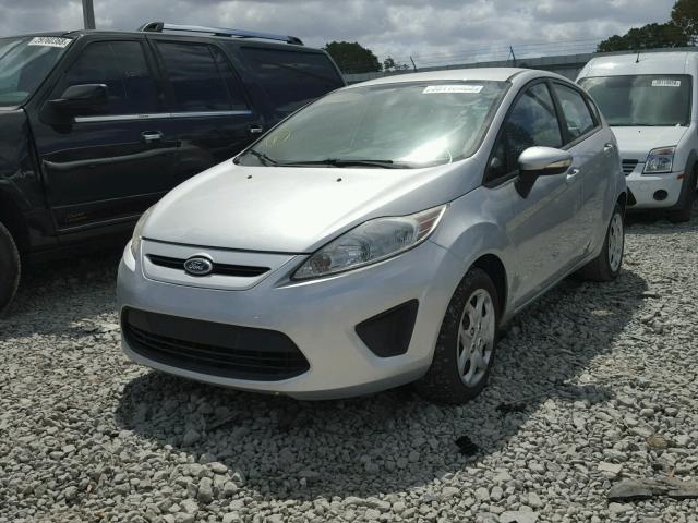 3FADP4EJ1DM150343 - 2013 FORD FIESTA SE SILVER photo 2