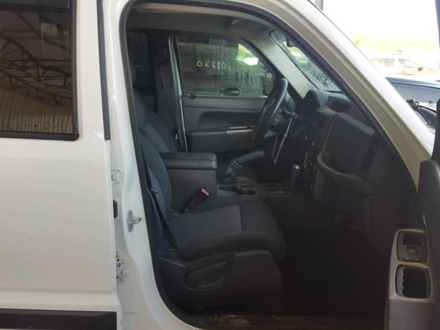 1J4PN3GK7AW160930 - 2010 JEEP LIBERTY RE WHITE photo 5