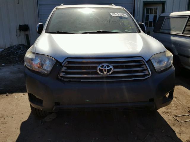 JTEES43A382026440 - 2008 TOYOTA HIGHLANDER SILVER photo 9