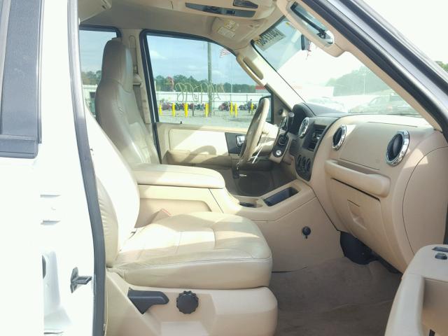 1FMPU15516LA33038 - 2006 FORD EXPEDITION WHITE photo 5