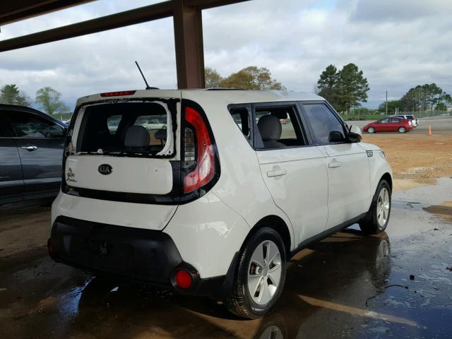 KNDJN2A23F7122577 - 2015 KIA SOUL WHITE photo 4