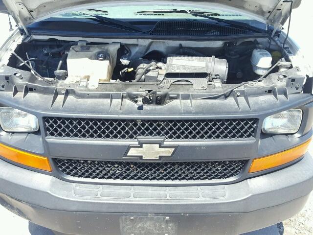 1GCGG25V961108145 - 2006 CHEVROLET EXPRESS G2 WHITE photo 7