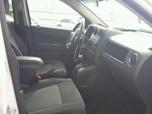 1J4NF1FB4BD283320 - 2011 JEEP COMPASS SP WHITE photo 5
