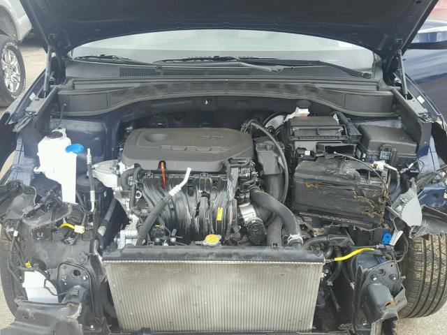 5XYZU3LB6JG511203 - 2018 HYUNDAI SANTA FE S BLUE photo 7