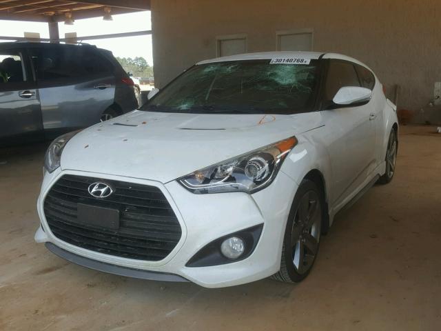 KMHTC6AE2DU177581 - 2013 HYUNDAI VELOSTER T WHITE photo 2