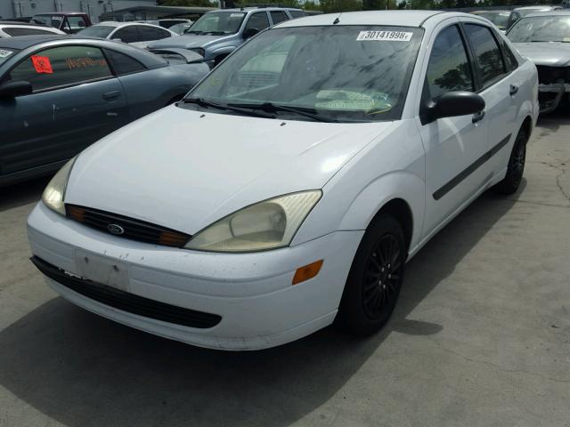 1FAFP33P12W241054 - 2002 FORD FOCUS LX WHITE photo 2