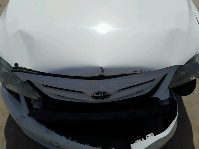 5YFBU4EE4CP039161 - 2012 TOYOTA COROLLA BA WHITE photo 7