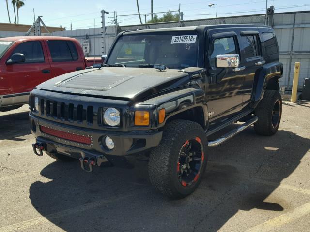 5GTDN136868239002 - 2006 HUMMER H3 BLACK photo 2