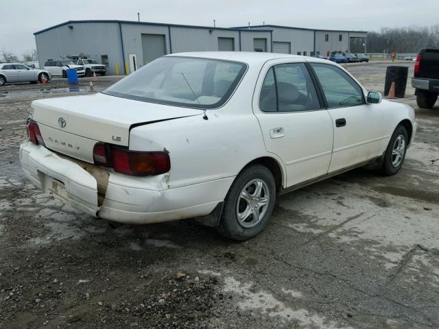 4T1BG12K7TU692565 - 1996 TOYOTA CAMRY DX WHITE photo 4