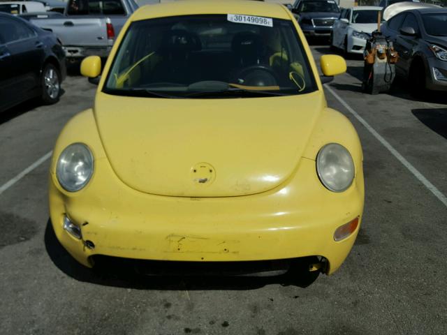 3VWCC21C2XM441075 - 1999 VOLKSWAGEN NEW BEETLE 黄色 照片 9