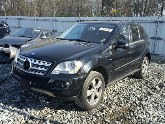 4JGBB8GB7BA676866 - 2011 MERCEDES-BENZ ML 350 4MA BLACK photo 2