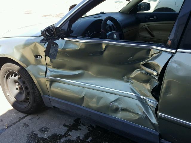 WVWRH63B13P044472 - 2003 VOLKSWAGEN PASSAT GLX GREEN photo 9