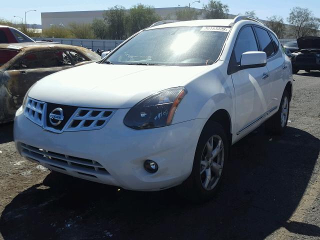 JN8AS5MV8BW313352 - 2011 NISSAN ROGUE S WHITE photo 2