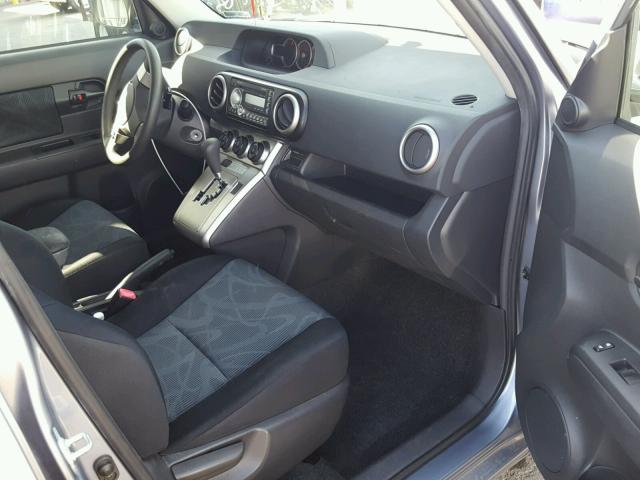 JTLZE4FE8B1118978 - 2011 TOYOTA SCION XB SILVER photo 5
