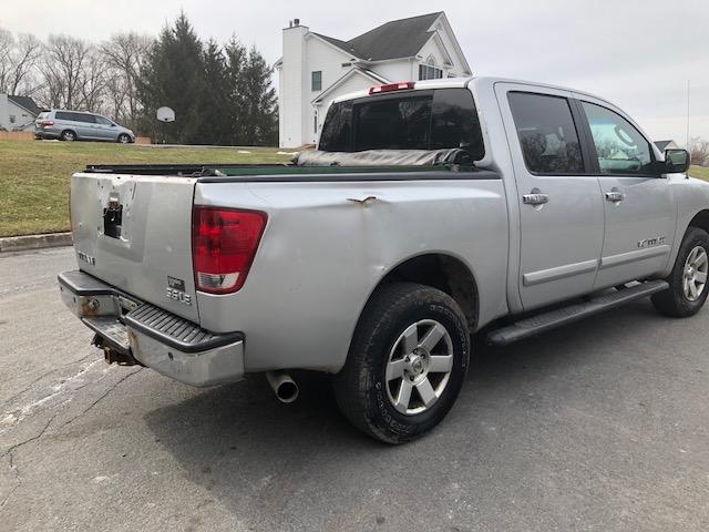 1N6AA07B85N553513 - 2005 NISSAN TITAN XE SILVER photo 3