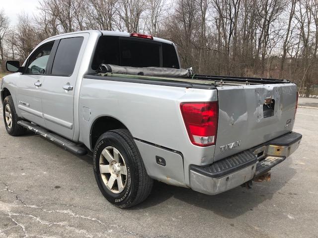 1N6AA07B85N553513 - 2005 NISSAN TITAN XE SILVER photo 4