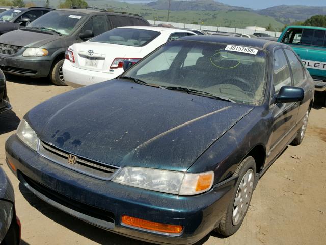 1HGCE6643TA005592 - 1996 HONDA ACCORD LX GREEN photo 2