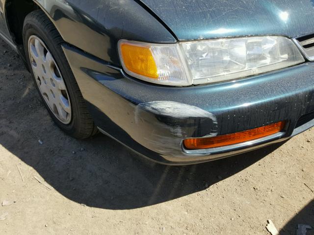 1HGCE6643TA005592 - 1996 HONDA ACCORD LX GREEN photo 9