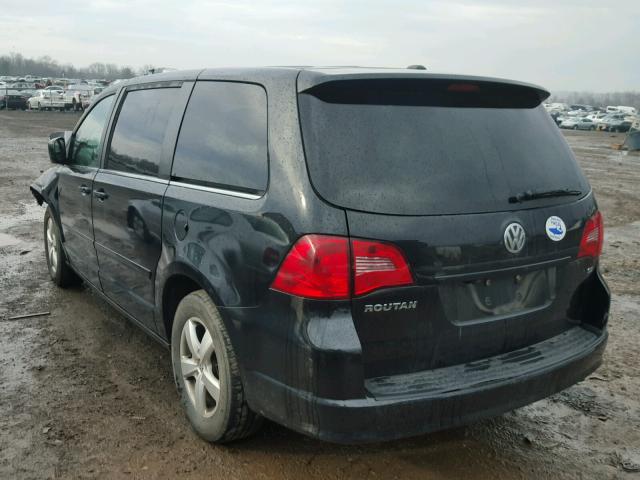 2V4RW3D16AR294947 - 2010 VOLKSWAGEN ROUTAN SE BLACK photo 3