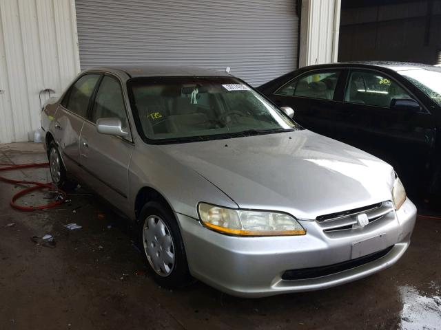 1HGCG5642WA125201 - 1998 HONDA ACCORD LX SILVER photo 1