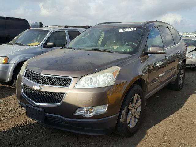 1GNEV23D19S158972 - 2009 CHEVROLET TRAVERSE L BROWN photo 2