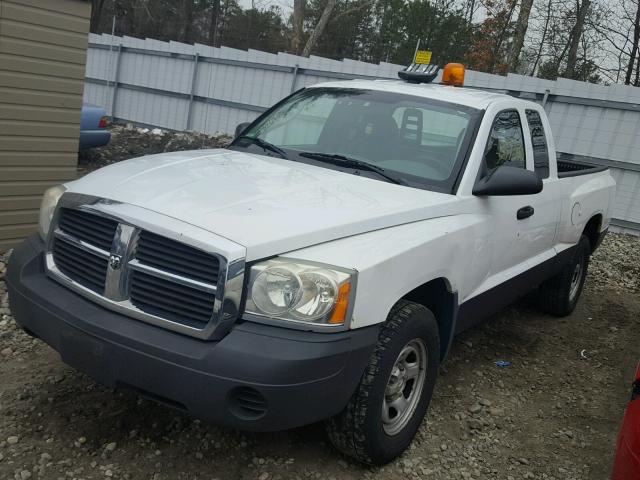 1D7HW22KX5S327230 - 2005 DODGE DAKOTA ST WHITE photo 2