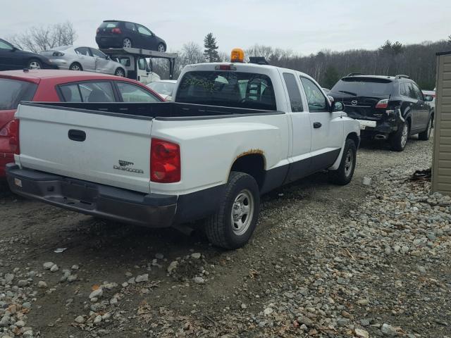 1D7HW22KX5S327230 - 2005 DODGE DAKOTA ST WHITE photo 4