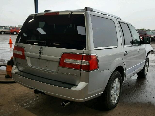 5LMJJ2J56EEL07733 - 2014 LINCOLN NAVIGATOR SILVER photo 4