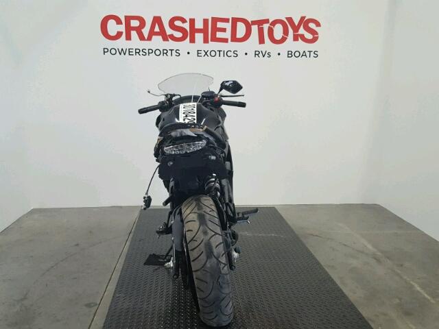 JKAEXEC18BDA69272 - 2011 KAWASAKI EX650 C 黑色 照片 4