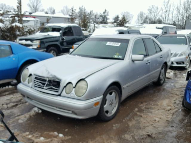 WDBJF72F2VA247386 - 1997 MERCEDES-BENZ E 420 SILVER photo 2