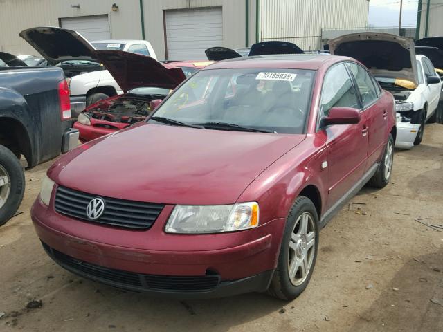 WVWUH23B2YE199117 - 2000 VOLKSWAGEN PASSAT GLX RED photo 2