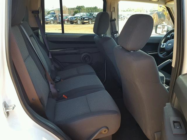 1J8HH48N48C151364 - 2008 JEEP COMMANDER WHITE photo 6