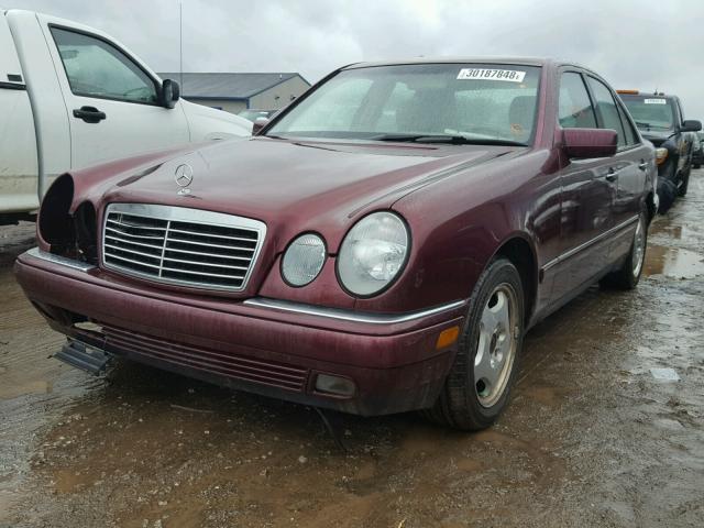 WDBJF70F2WA579204 - 1998 MERCEDES-BENZ E 430 MAROON photo 2