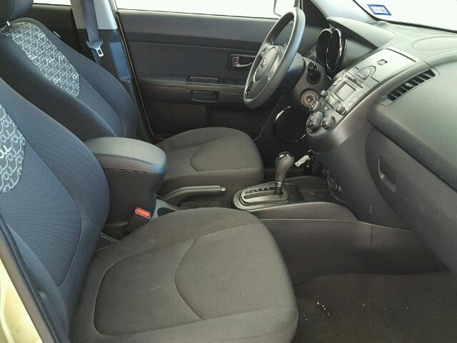 KNDJT2A21A7160145 - 2010 KIA SOUL + GREEN photo 5