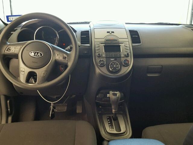 KNDJT2A21A7160145 - 2010 KIA SOUL + GREEN photo 9