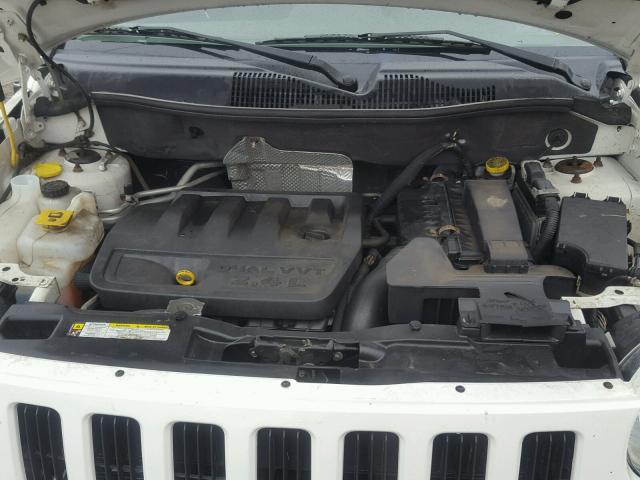 1J4FF47B29D188723 - 2009 JEEP COMPASS SP WHITE photo 7