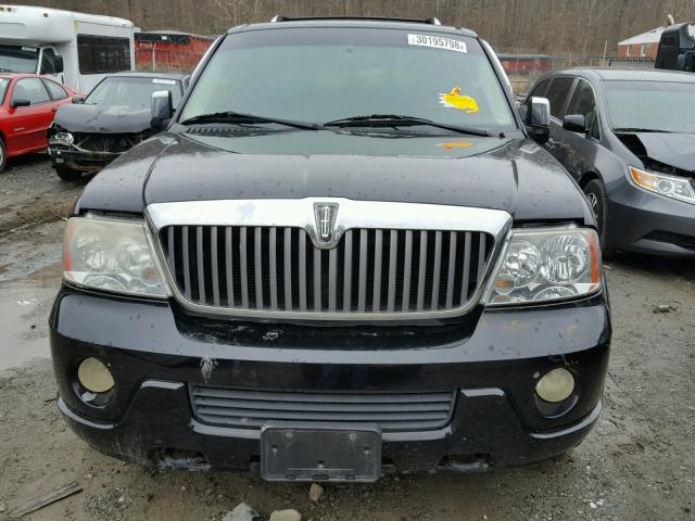 5LMFU28R23LJ41063 - 2003 LINCOLN NAVIGATOR შავი ფოტო 9