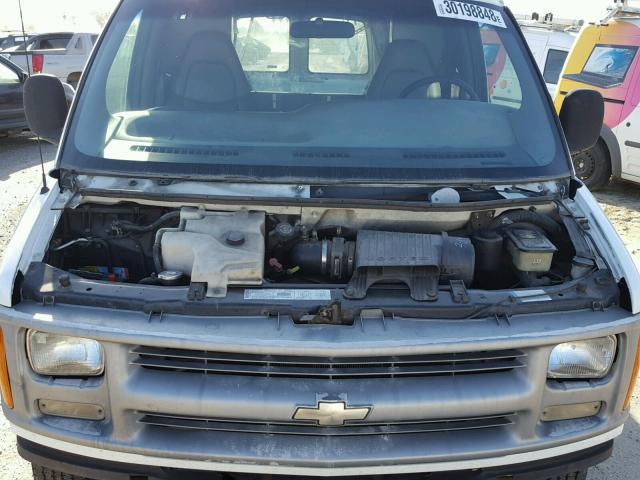 1GCFG25W211124734 - 2001 CHEVROLET EXPRESS G2 WHITE photo 7