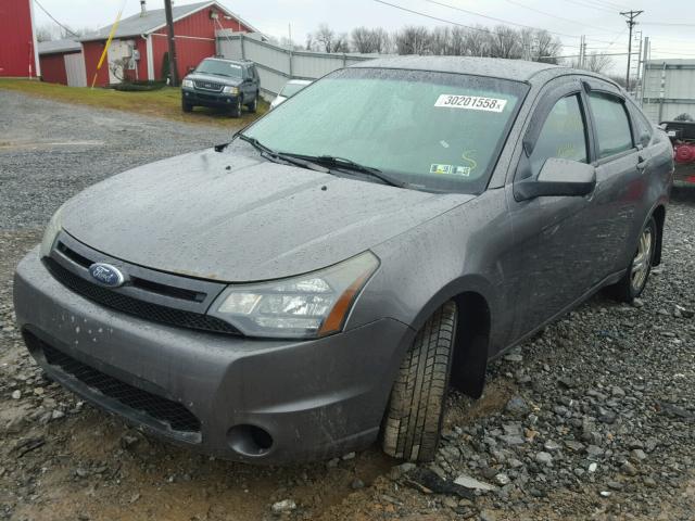 1FAHP3GN8AW216698 - 2010 FORD FOCUS SES GRAY photo 2