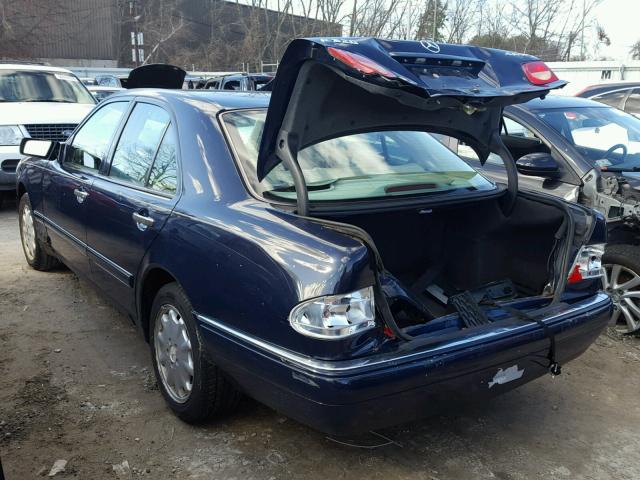 WDBJF82H6XX021827 - 1999 MERCEDES-BENZ E 320 4MAT BLUE photo 3