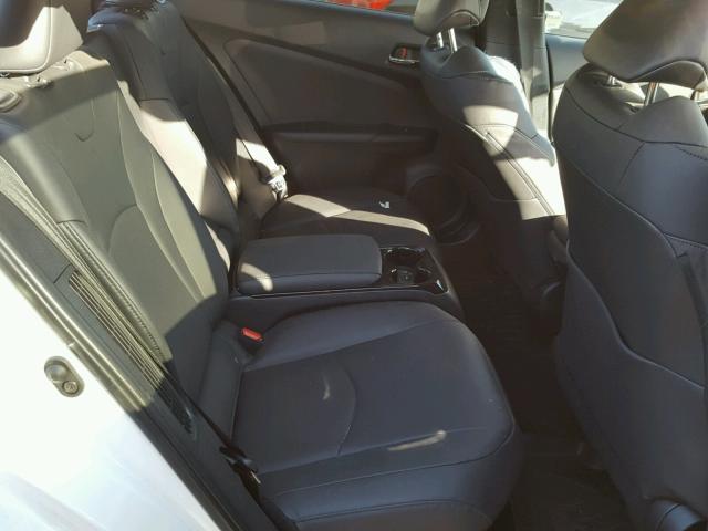 JTDKARFP8H3060598 - 2017 TOYOTA PRIUS PRIM 白色 照片 6