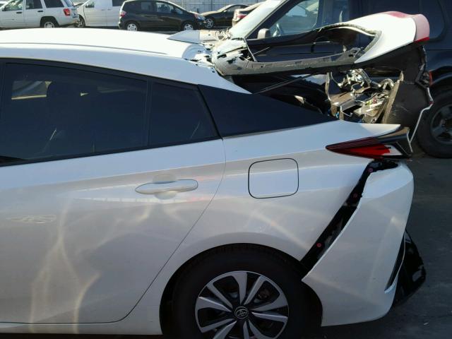 JTDKARFP8H3060598 - 2017 TOYOTA PRIUS PRIM 白色 照片 9