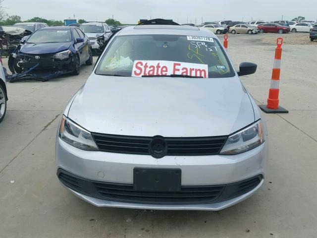 3VW2K7AJ5CM337121 - 2012 VOLKSWAGEN JETTA BASE 银色 照片 9